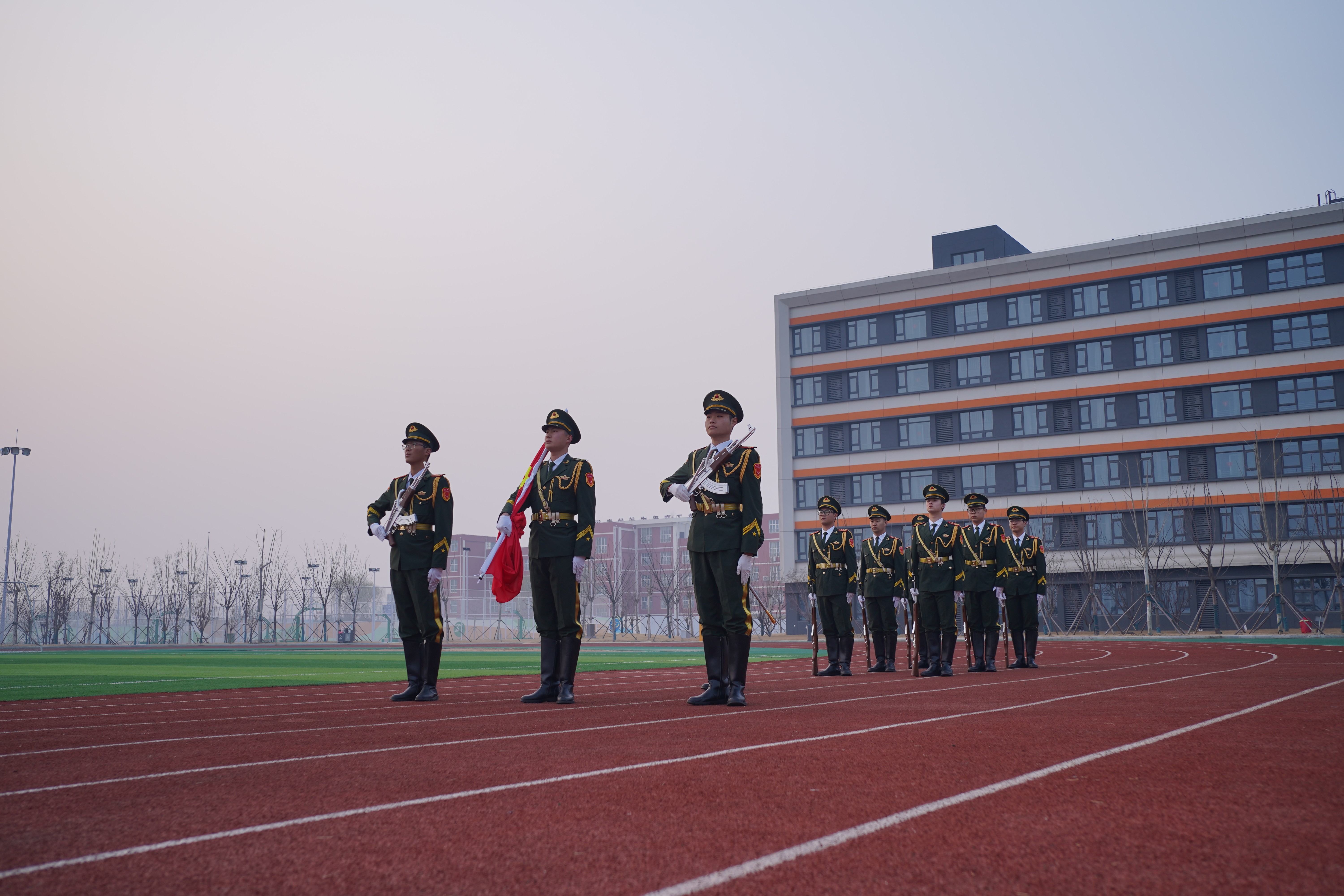 国旗飘扬启新程 奋楫笃行向未来——人工智能学院举行新学期升旗仪式